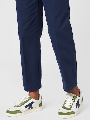 regular Pantaloni con pieghe 'KHAKI' di Dockers in blu