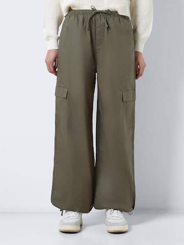 Tapered Pantaloni cargo 'Pinar' di Noisy may in verde: frontale