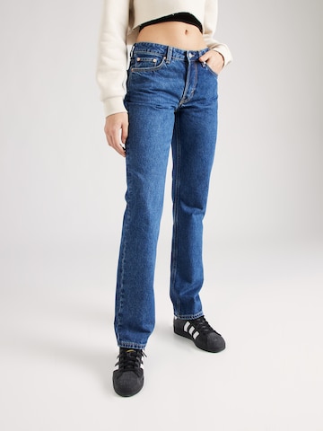 WEEKDAY Regular Jeans 'Pin' in Blauw: voorkant