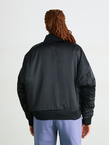 melns Nike Sportswear Starpsezonu jaka