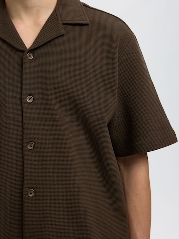 Fit confort Chemise SELECTED en marron