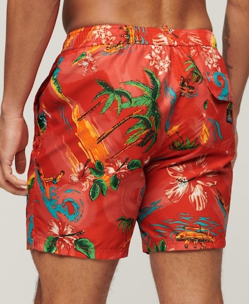 Shorts de bain Superdry en rouge