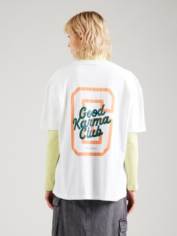 OH APRIL Shirt 'Arih' in Weiß: Vorderseite