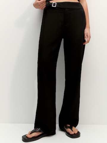 Pull&Bear Bootcut Broek in Zwart