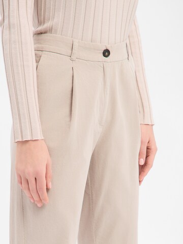 MAERZ Muenchen Slim fit Pleat-Front Pants in Beige