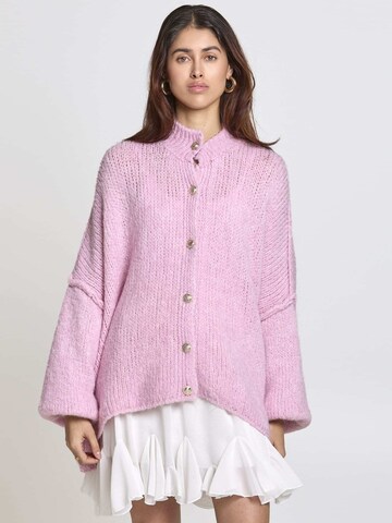 Lilavie Strickjacke ' Lolaa Oversize One Size ' in Pink: Vorderseite