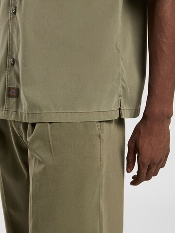 Fit confort Chemise 'UNIONVILLE' DICKIES en vert