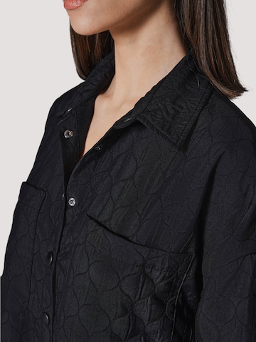 Camicia da donna 'Urban Dweller' di 4TAILORS in nero