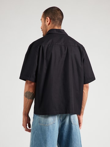 Comfort fit Camicia di WEEKDAY in nero