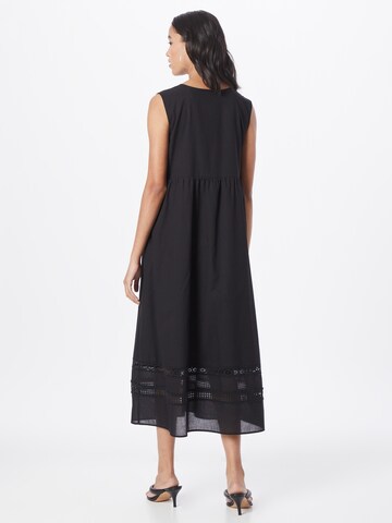 Rochie de la MORE & MORE pe negru