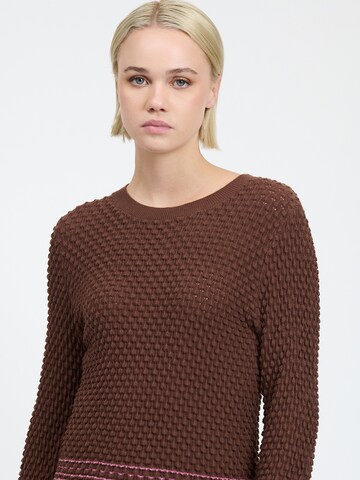 Influencer Pullover in Braun