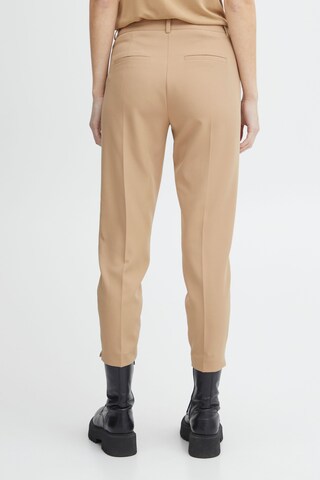 Coupe slim Pantalon à plis 'LEXI' ICHI en marron