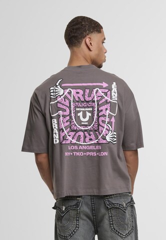 Maglietta 'Thumbs Up' di True Religion in grigio