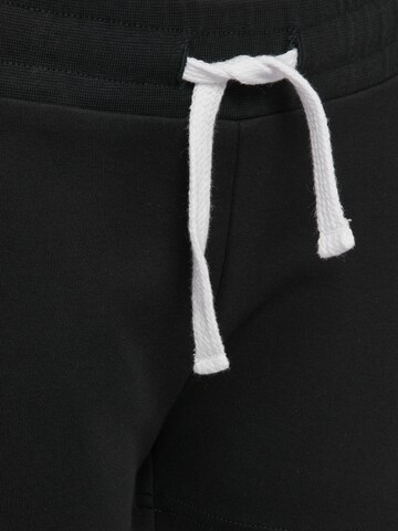 Hummel Regular Sportshorts in Schwarz