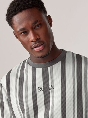 Next T-Shirt in Grau
