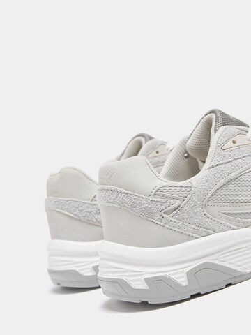 Pull&Bear Låg sneaker i grå