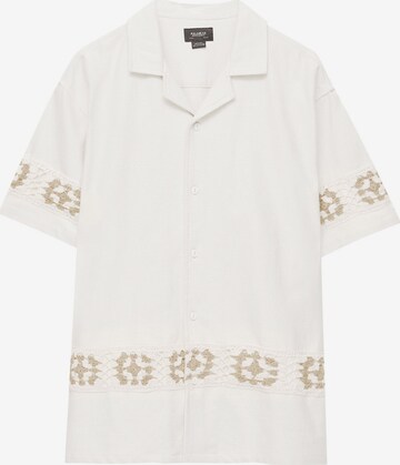 Pull&Bear Comfort fit Button Up Shirt in White: front