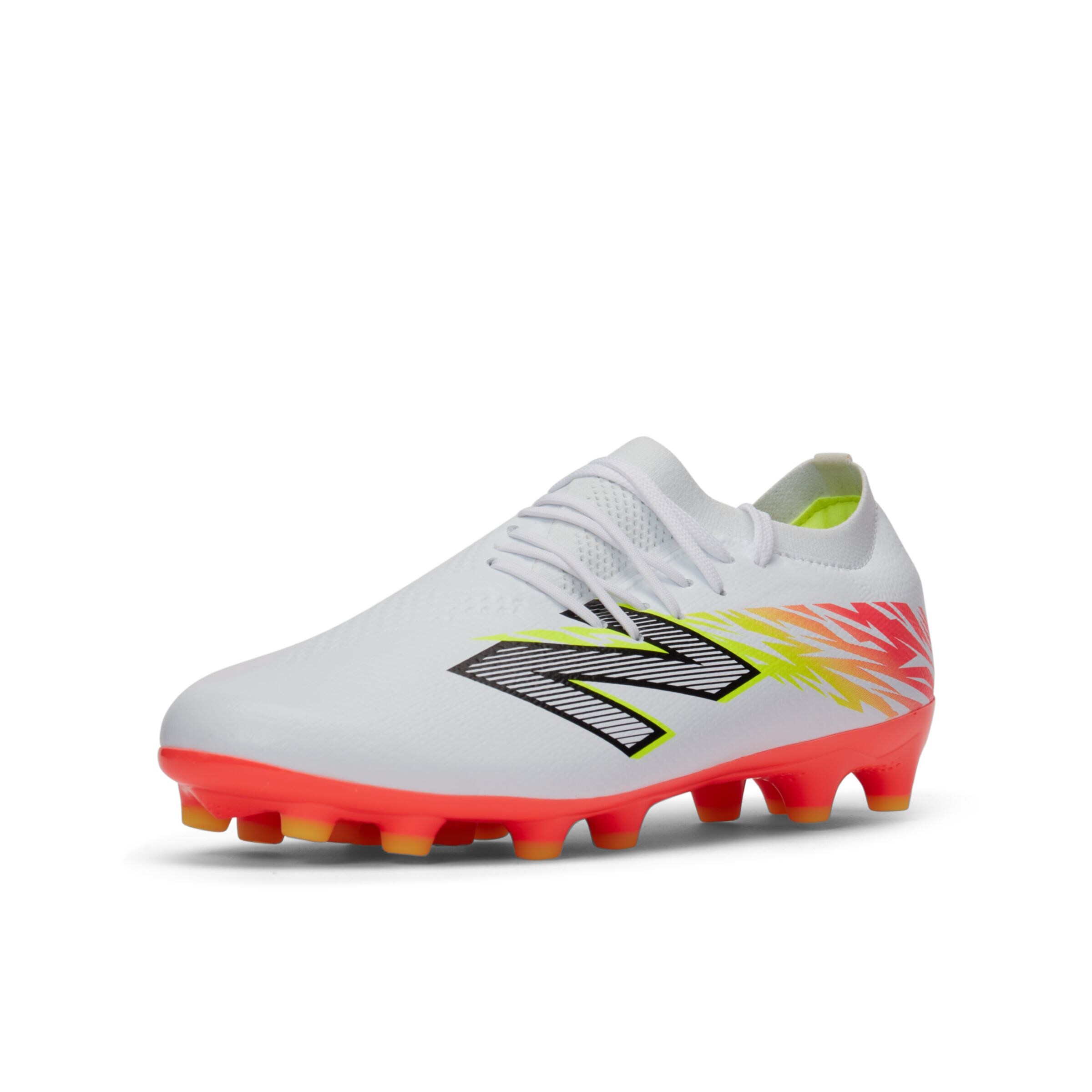 Chaussure de foot 'Furon Pro AG V8' new balance en blanc : devant