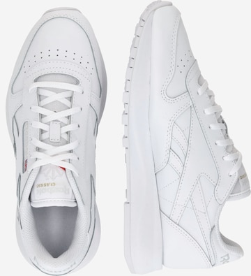 Baskets basses 'CLASSIC' Reebok en blanc