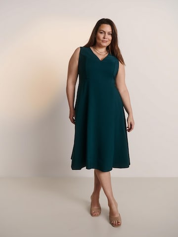 Guido Maria Kretschmer Curvy Jurk 'Camille' in Groen: voorkant