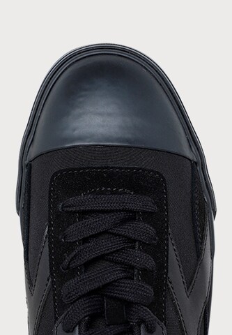 Sneaker low de la Calvin Klein pe negru