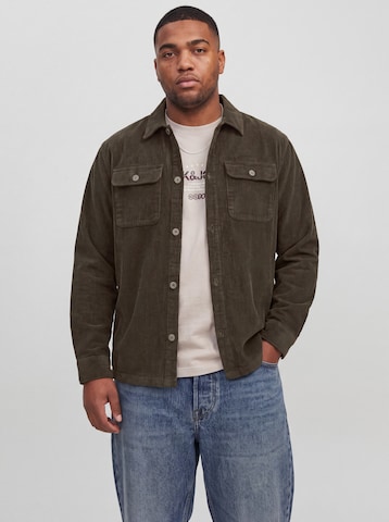 Jack & Jones Plus - Ajuste confortable Camisa 'JJEREGENT' en verde: frente