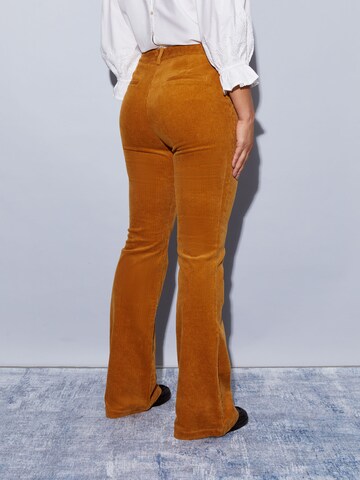 ABOUT YOU x Iconic by Tatiana Kucharova Flared Trousers 'Evelyn' in Beige