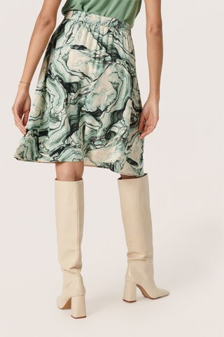 SOAKED IN LUXURY Rok in Groen