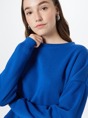 PIECES Sweatshirt 'Chilli' in Blau