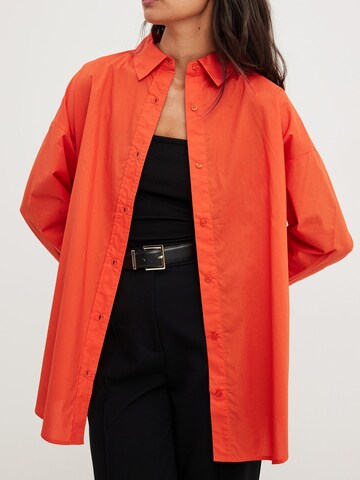 NA-KD Blouse in Rood: voorkant