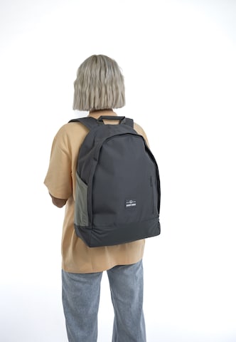 Johnny Urban Backpack 'Neo' in Grey: front