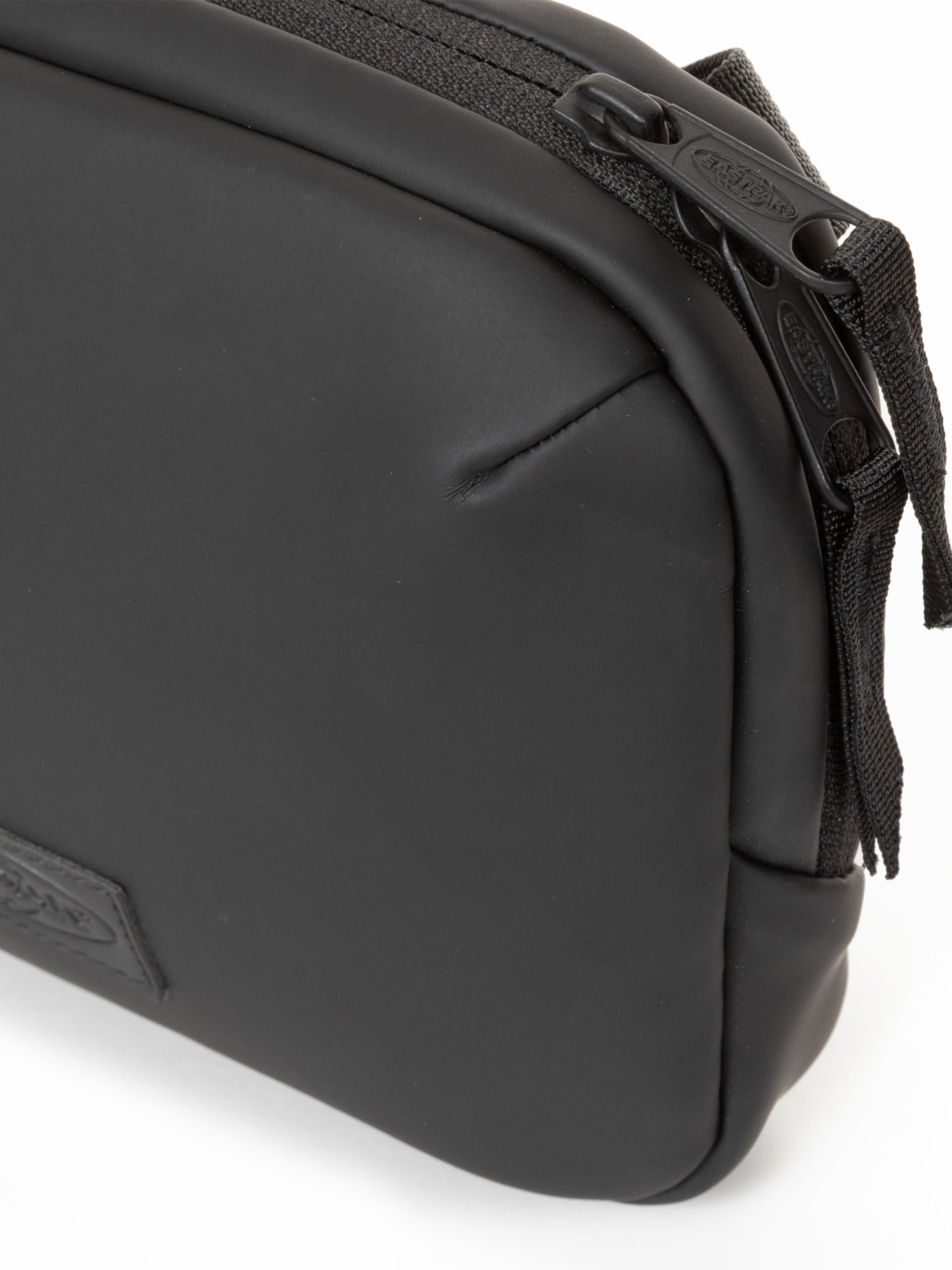 EASTPAK Taška cez rameno 'ARJAN' - Čierna