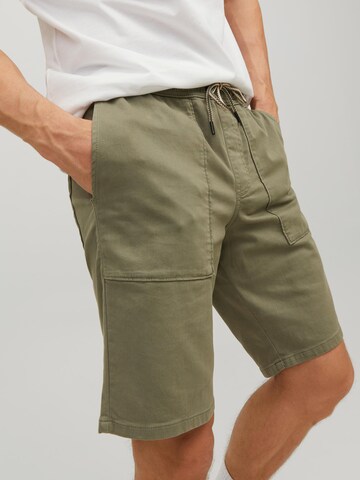 JACK & JONES - regular Pantalón 'Lewis' en verde