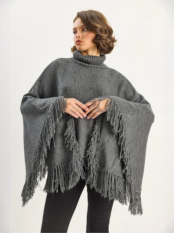 Mantellina di Bianco Lucci in grigio