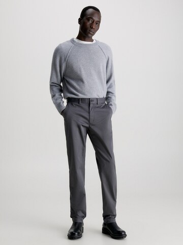 Calvin Klein Slim fit Chino Pants in Grey