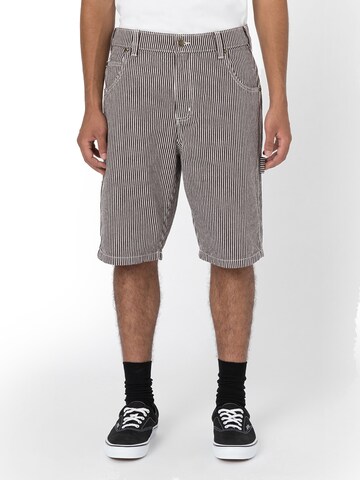 DICKIES Regular Shorts 'Hickory' in Braun: predná strana