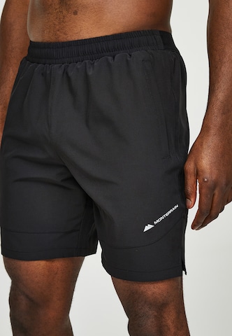 regular Pantaloni sportivi 'Form Woven' di MONTERRAIN in nero