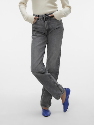 regular Jeans 'HAILEY' di VERO MODA in grigio