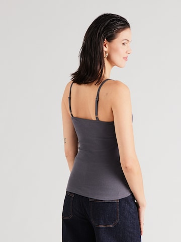 Top di HOLLISTER in grigio