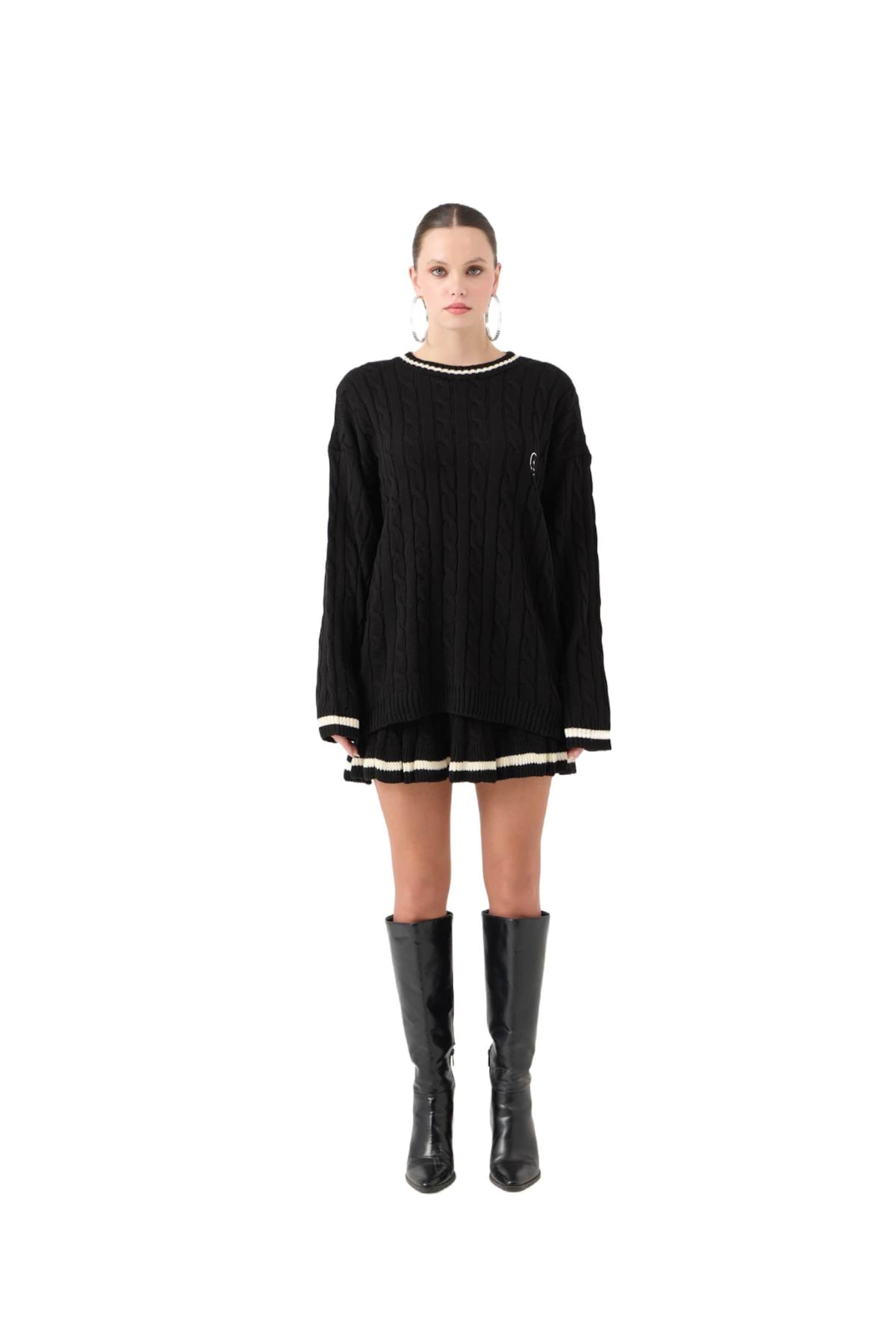 HOLLY LOLLY Sweater in Black