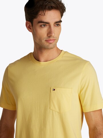 Maglietta 'ESSENTIAL' di TOMMY HILFIGER in giallo