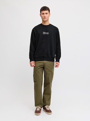 JJ Rebel Суичър 'JREBZAKI' в черно