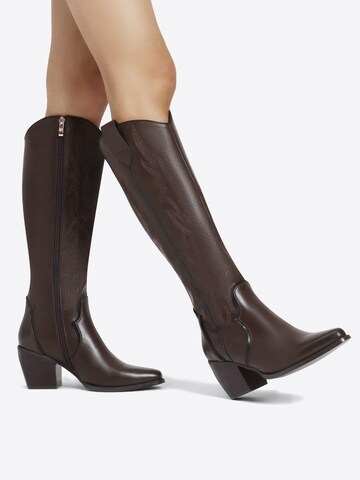 Dream Pairs Boots in Brown