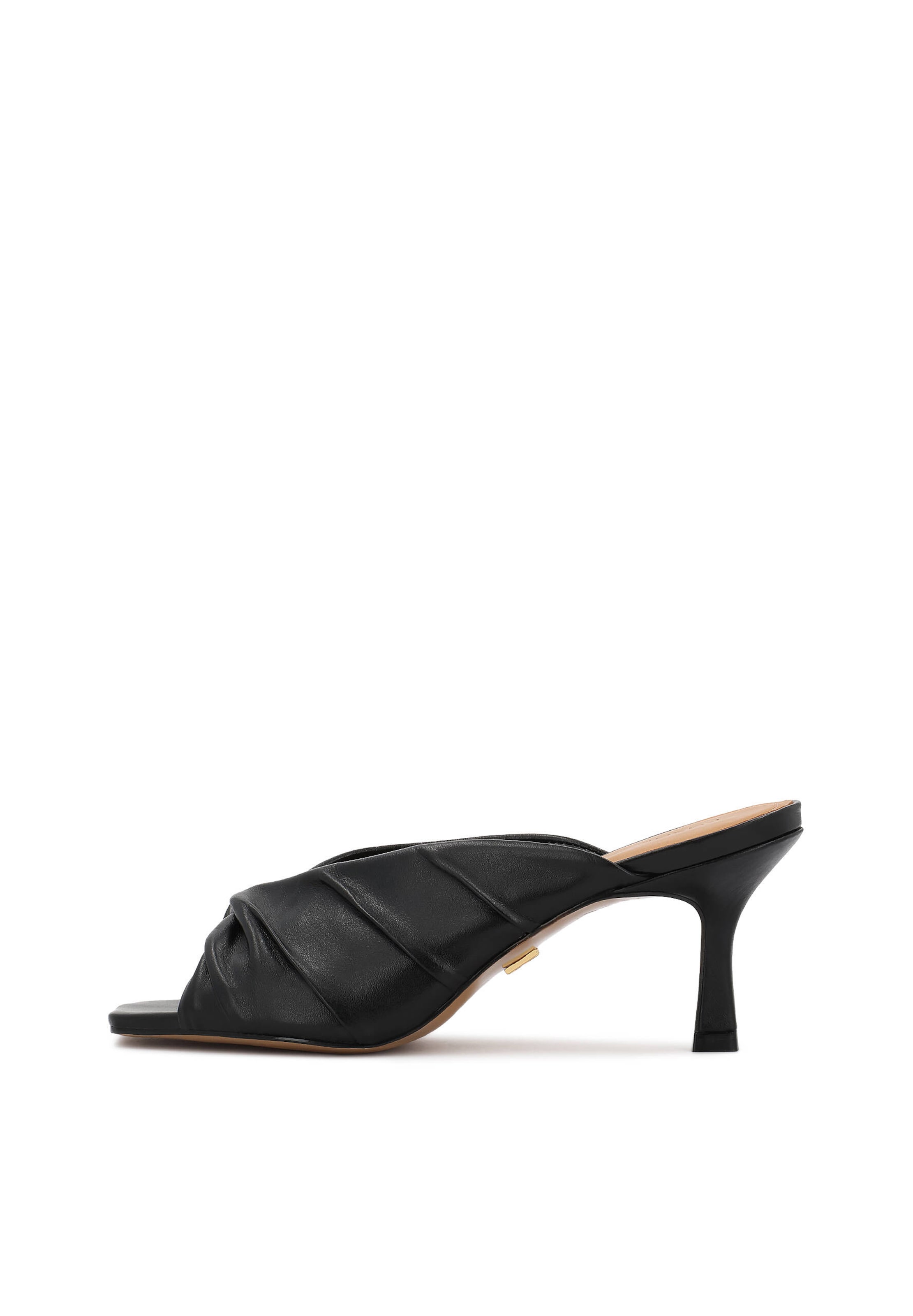 Kazar Μιούλ σε μαύρο: μπροστά