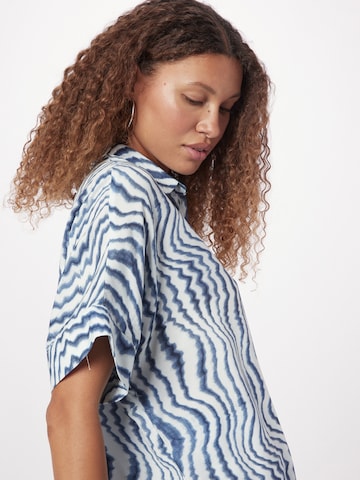 Monki Blouse in Blauw