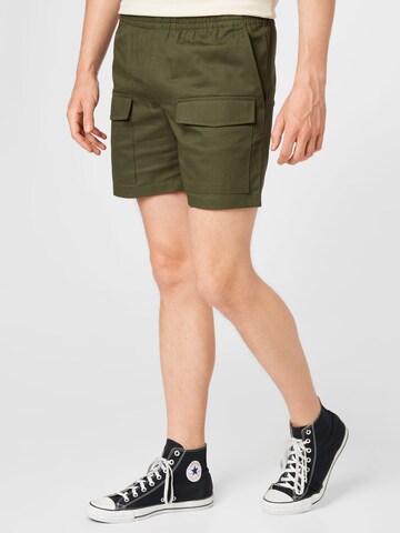 Regular Pantalon cargo BURTON MENSWEAR LONDON en vert : devant