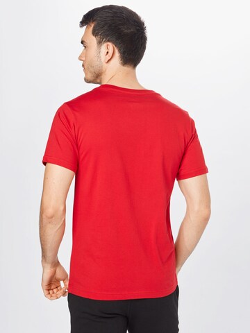 new balance قميص بلون أحمر