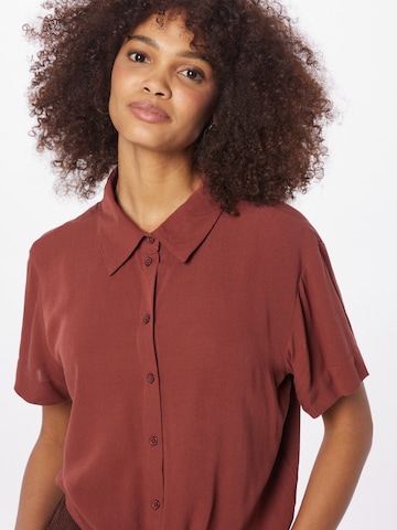 Camicia da donna 'Cornelia' di ABOUT YOU in rosso