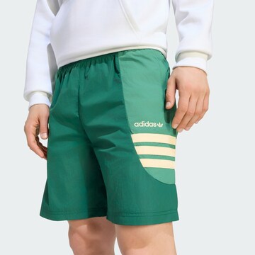 ADIDAS ORIGINALS Regular Trousers 'Munich' in Green