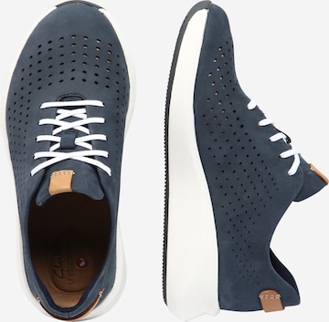 CLARKS Sneaker in Blau